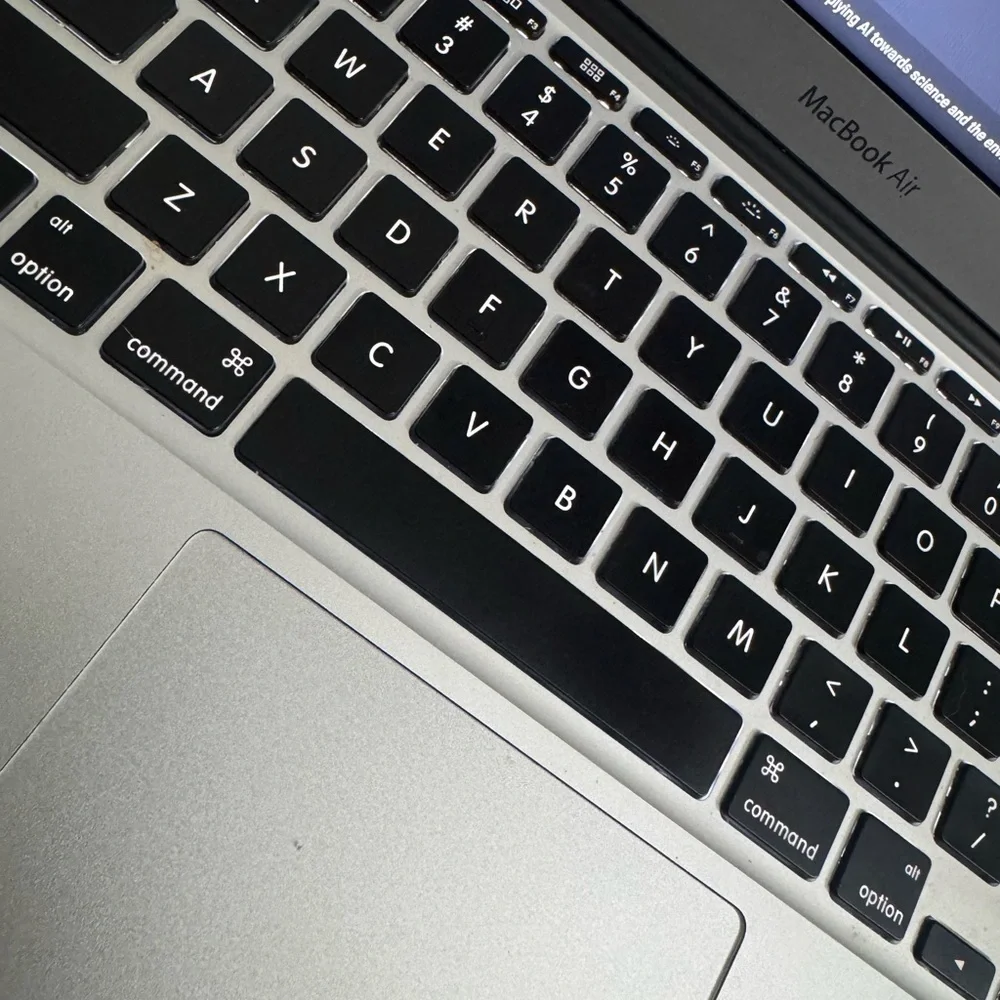 Apple MacBook Air 11” Silver with Charger